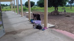 Lucy and Carol team up on the clothes washing.